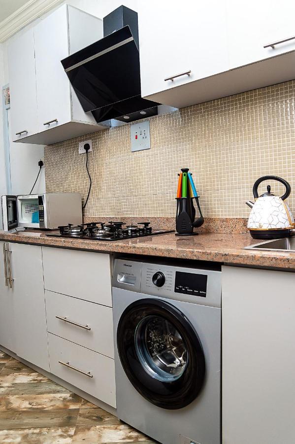 Palm Heights Apartments - Omole Phase 1, Ikeja Extérieur photo