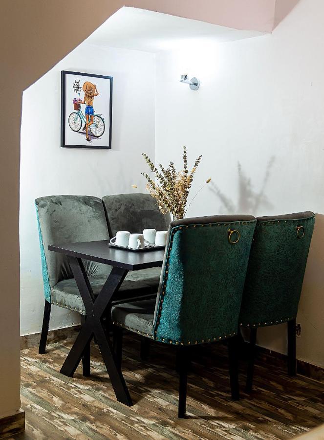 Palm Heights Apartments - Omole Phase 1, Ikeja Extérieur photo