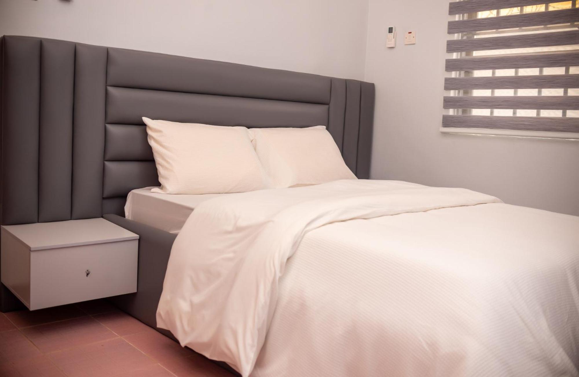 Palm Heights Apartments - Omole Phase 1, Ikeja Extérieur photo